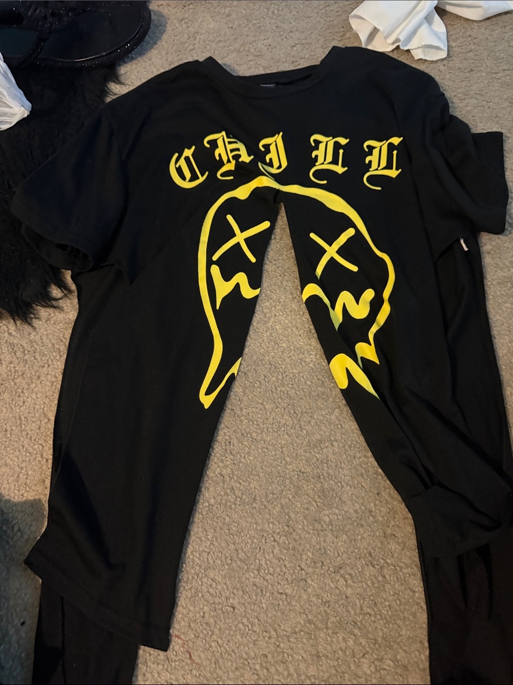 Split crop top Black with Yellow Graphic - Design